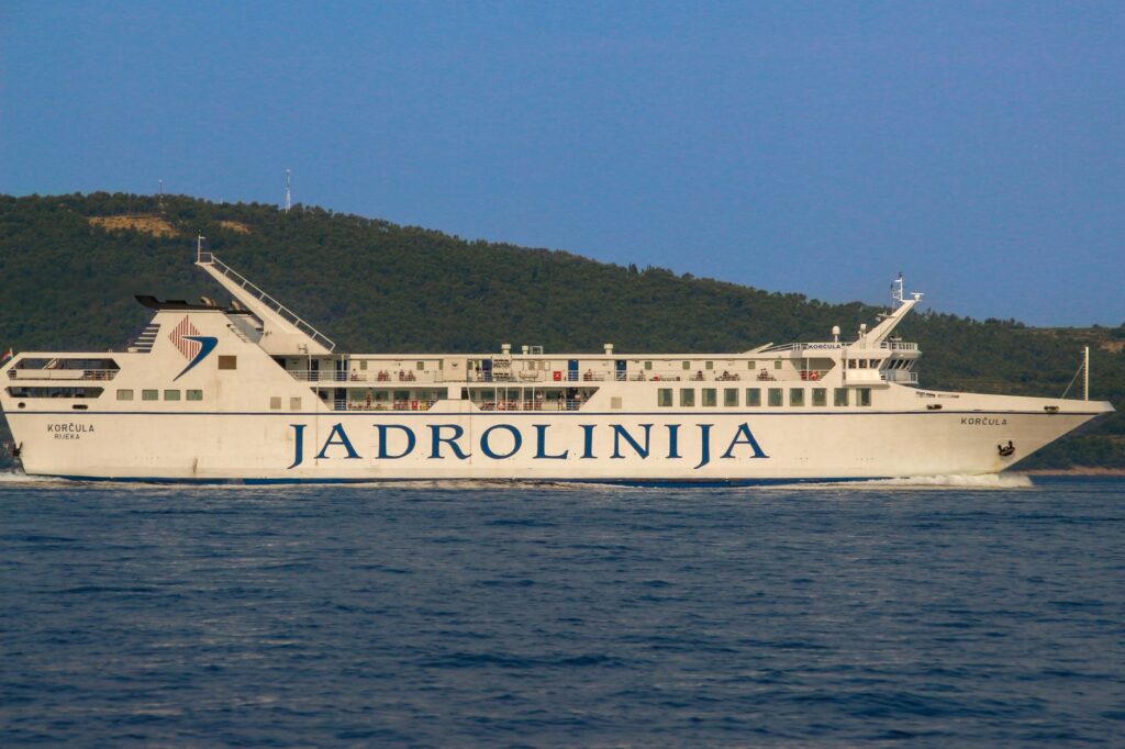 Prom Jadrolinija Korčula na Adri